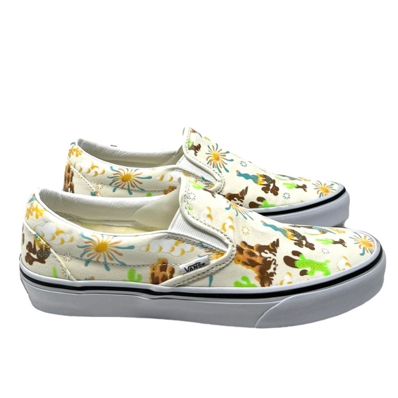 VANS Classic Slip On Shoe Women Size Sneakers Skate Low Canvas White VN000BVZBPH - Picture 2 of 9